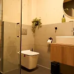 1-bedroom Adam With Free Parking *