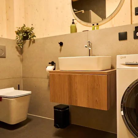 1-bedroom Adam With Free Parking *