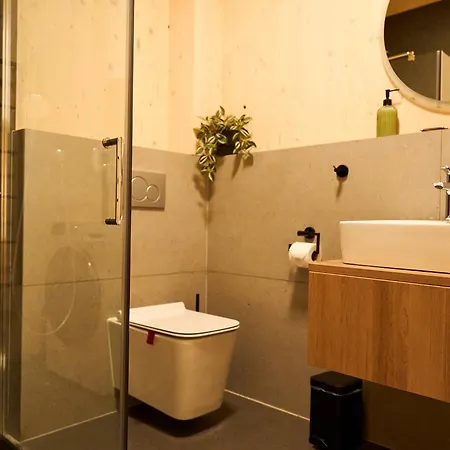 1-bedroom Adam With Free Parking *